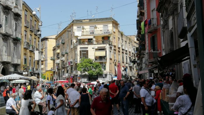 funerali di liliana de curtis l applauso del rione sanita per la figlia di toto