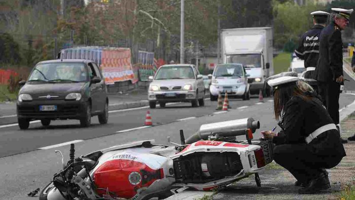 tragico incidente auto moto un morto a vico equense