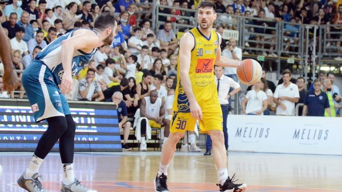 serie a2 finale playoff cantu allunga la serie scafati ko 79 68 in gara 3