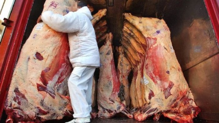 un quintale di carne mal conservata scatta il sequestro in a16