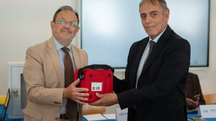 salerno donato un defibrillatore al conservatorio martucci