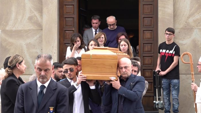 sant antimo l ultimo saluto a giulia e thiago l amore protegge non uccide