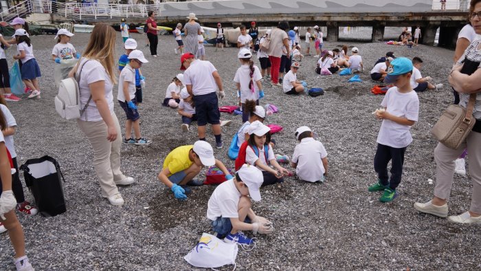 minori giornata di pulizia di spiagge e fondali rimossi 200 chili di rifiuti