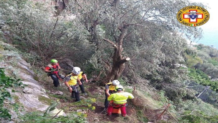 precipito in un burrone a positano muore in ospedale turista americano