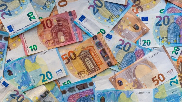 reddito cittadinanza da 900 euro al mese ma ha vinto al gioco 4 milioni di euro