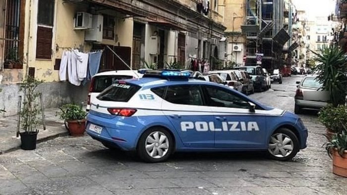 napoli arenaccia sorpreso con la droga arrestato