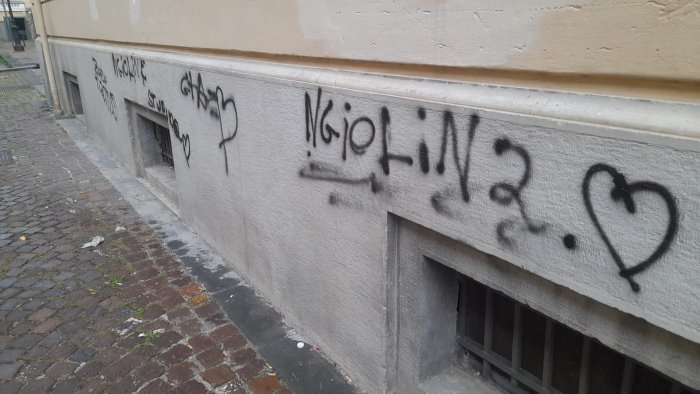 avellino vandali senza freni in centro citta cosa aspettiamo a fermarli