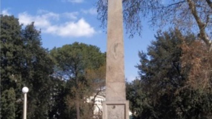 napoli partiti gli interventi di restauro dell obelisco della meridiana