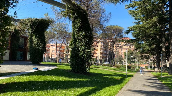 avellino prima lo picchiano e poi gli portano via il cane fermati due rumeni