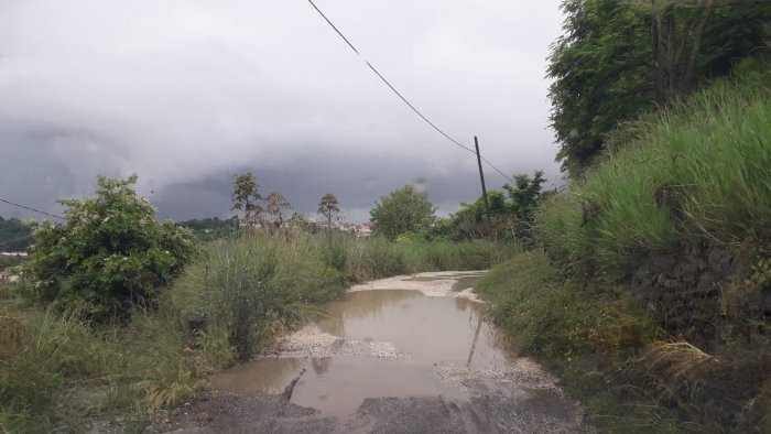 maltempo e frane giornata nera ad ariano dissesto stradale a ponnola