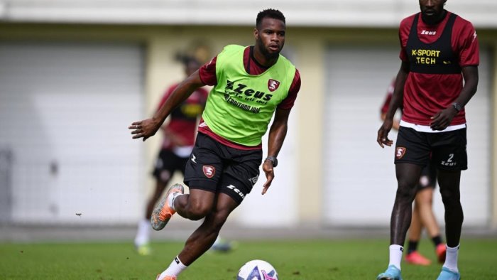 salernitana coulibaly a salerno si respira una bella atmosfera tifosi super