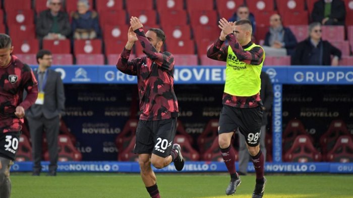 salernitana nazionale kastanos con la fascia di capitano contro la georgia