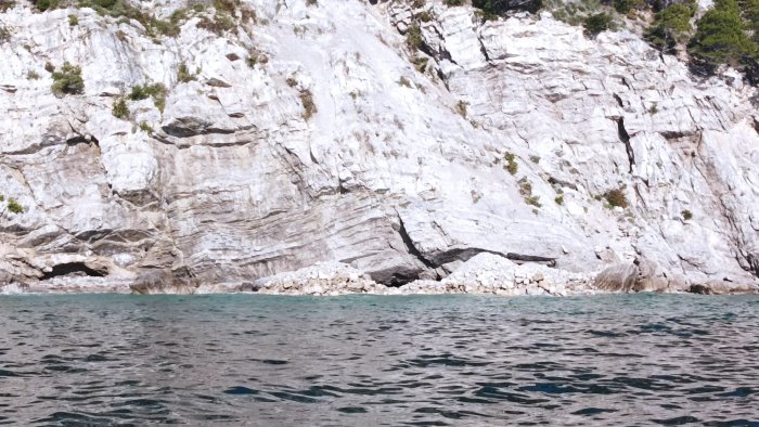 massa lubrense pericolo frane alla spiaggia le mortelle e allarme