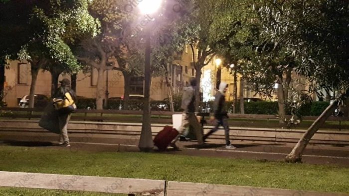 tensione sul lungomare vigili aggrediti si difendono con lo spray urticante