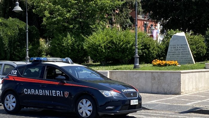 pozzuoli carabinieri arrestano due persone per droga in poche ore