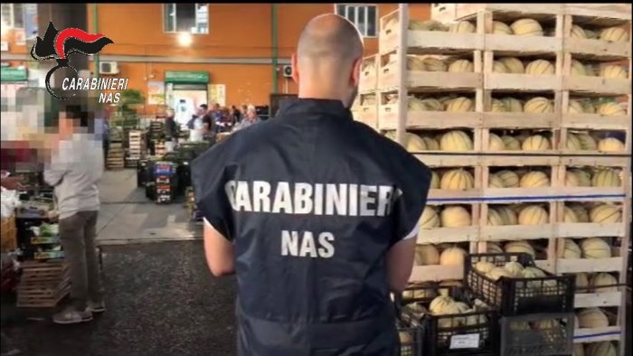 nas blitz al mercato ortofrutticolo sequestrate oltre 3 tonnellate di prodotti