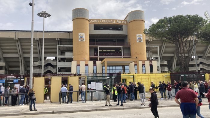 curva nord arechi si attende la fumata bianca per l ok alla riapertura