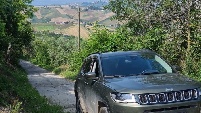 ariano auto in panne in contrada torana strada disastrata e ad alto rischio