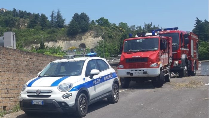 si ustiona durante una braciata di carne trasferito da ariano al cardarelli