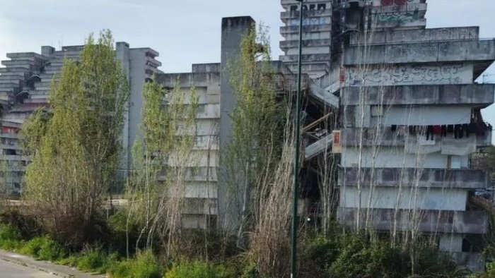 droga scampia ai raggi x arrestato uno spacciatore