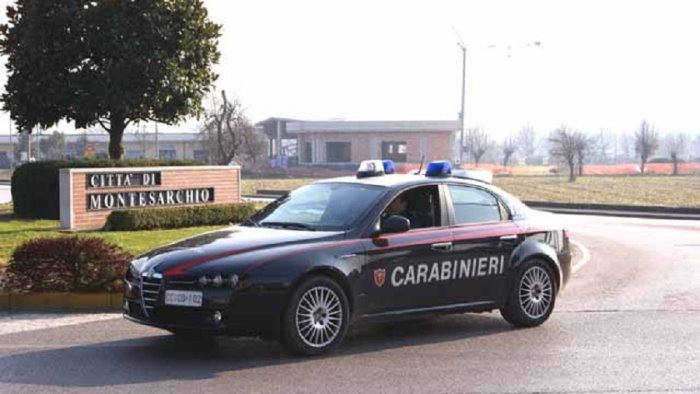 custode sospeso del cimitero minaccia una ditta per far assumere la moglie