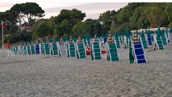 agropoli torna la spiaggia solidale stop alle barriere sul litorale