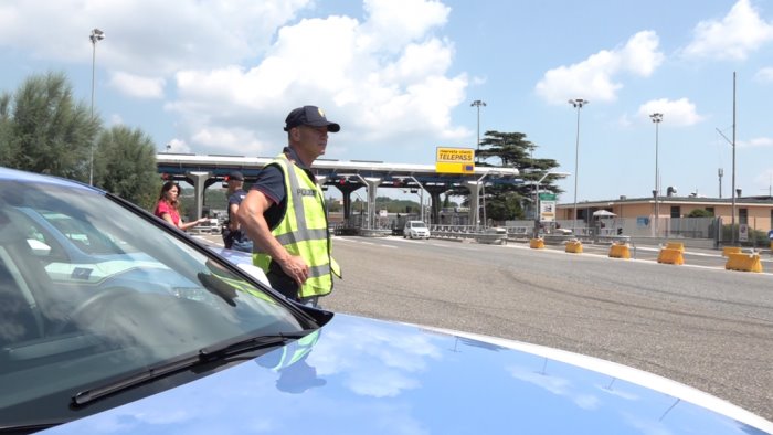 pullman nella scarpata due senegalesi accusati di omissione di soccorso