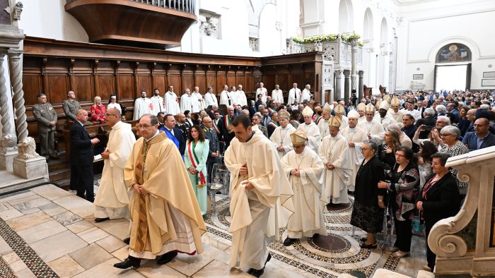 ordinazione a vescovo di monsignor raimo al duomo di salerno