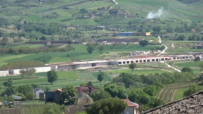 la stazione hirpinia tra i due mari ad ariano arriva il sindaco di bari