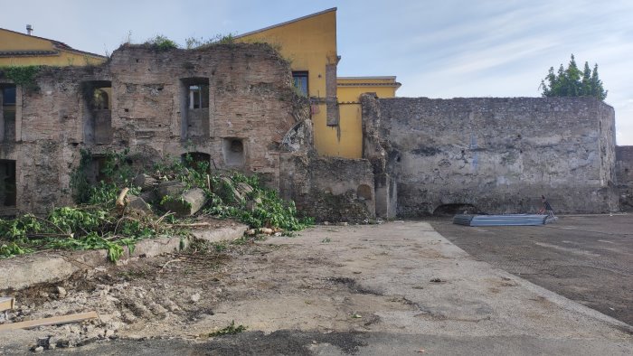 piazza pacca svelate le antiche mura