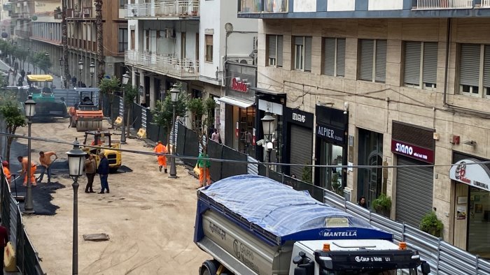 salerno sos di avella commercio in crisi per i lavori al corso calo del 30