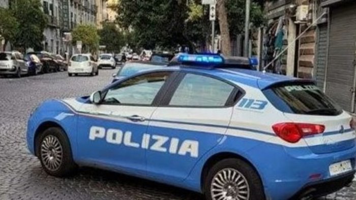 scoperto con la droga nel quartiere vasto a napoli arrestato