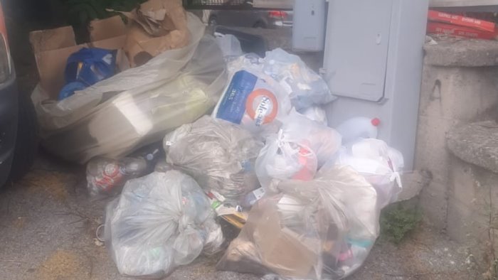 salerno avella discarica a cielo aperto nei pressi del teatro ghirelli