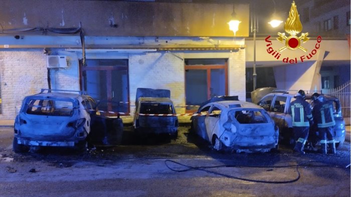 san cipriano picentino fiamme nella notte danneggiate cinque auto