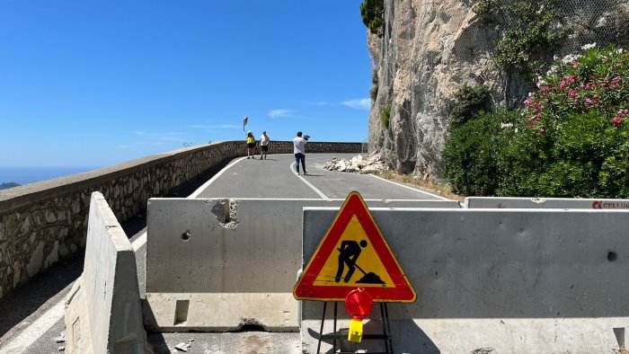 frana sull amalfitana si temono tempi lunghi per la riapertura della strada