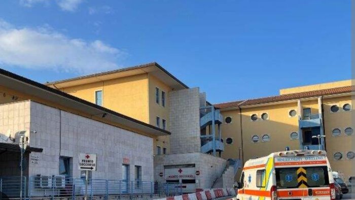 grave incidente ad avellino 47enne travolto da trave finisce al moscati