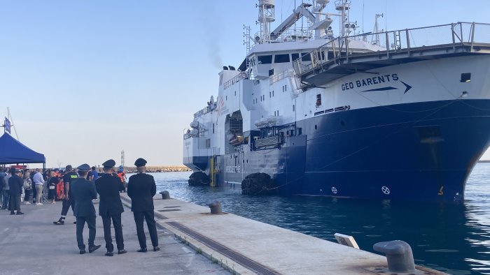 salerno e ancora porto di speranza accolti 84 migranti 20 sono bambini