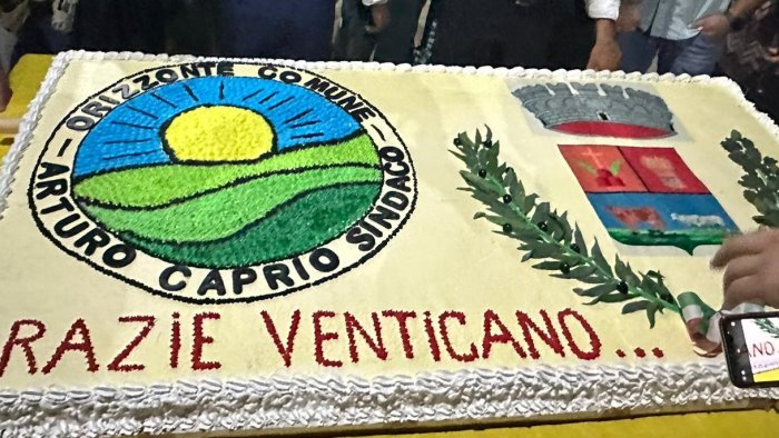 venticano un quintale di torta per celebrare il trionfo elettorale di caprio