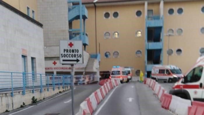 carenza oss pronto soccorso infermieri costretti a svolgere mansioni inferiori