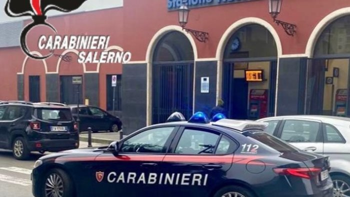 beccato dai carabinieri mentre picchia la moglie arrestato 46enne