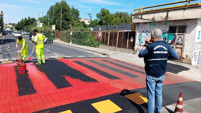 troppi incidenti mortali a napoli ecco le strisce pedonali rialzate