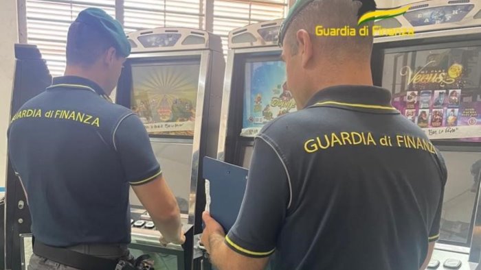 slot machines illegali doppio sequestro della finanza nel casertano