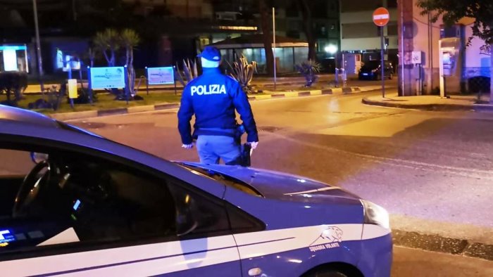 accoltellato alla spalla e guancia con sfregio permanente arrestato un giovane