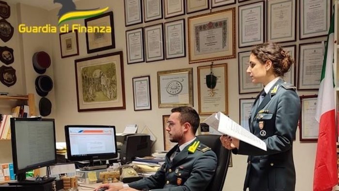 truffa bonus facciate sequestro da 2 7 milioni indagate 13 persone