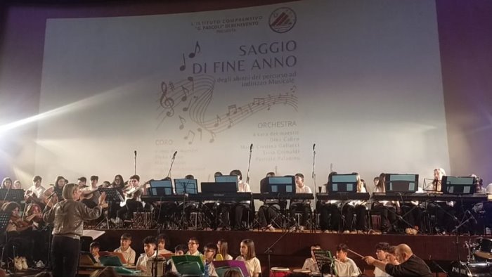 spettacolo musicale degli alunni della pascoli foto