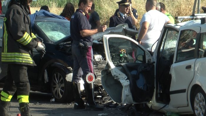 incidente stradale al bivio di santa cecilia a eboli tre morti