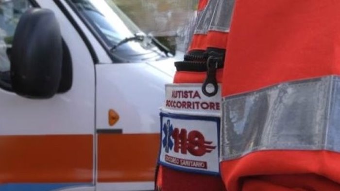 extracomunitario accoltellato alla schiena a napoli e grave