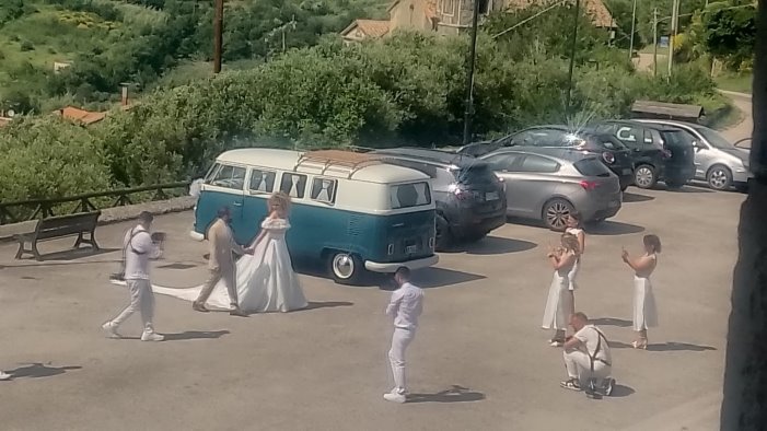 fabio dei the jackal si sposa e scatta qualche foto al castello di montesarchio