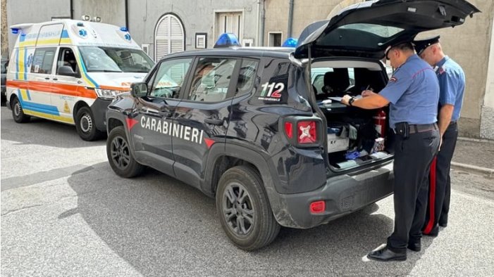 lacedonia ferisce un operatore sanitario e si barrica in casa denunciato