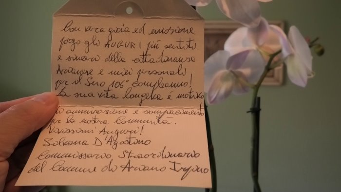 il commissario d agostino omaggia la regina di ariano